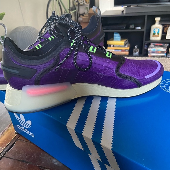 NMD_R1 V3 SHOES Purole - Picture 4 of 9